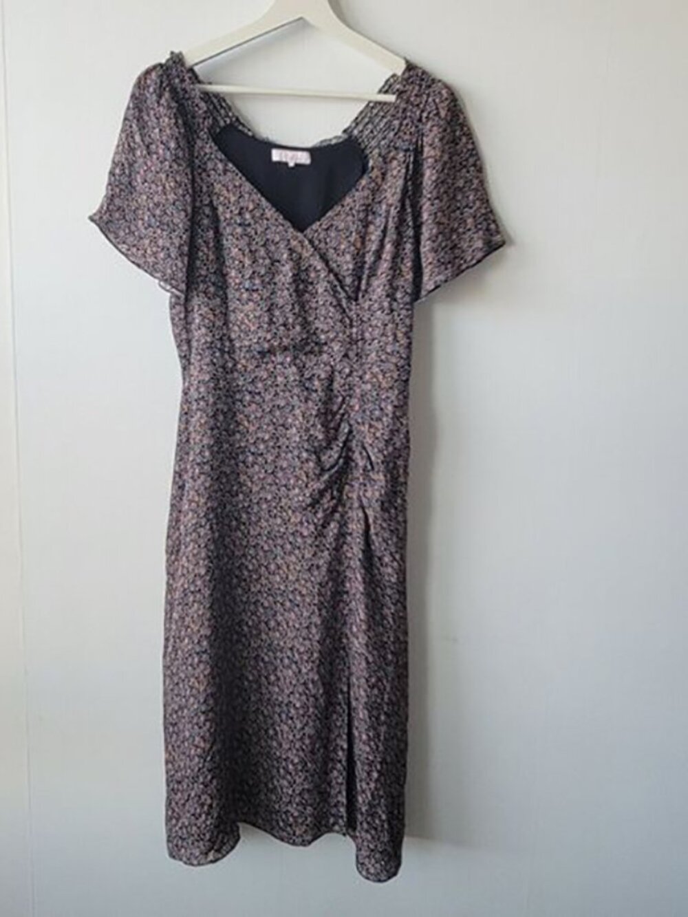 Parker womens Suzie Ruched Floral 100% Silk Dress size 6 V-neck Ruched Lined